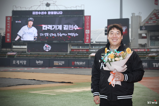 KT위즈 김현수가 자유계약선수 총액 3위를 유지했다. 사진은 25일 세 번째 FA를 마친 김현수. /사진=KT위즈 제공