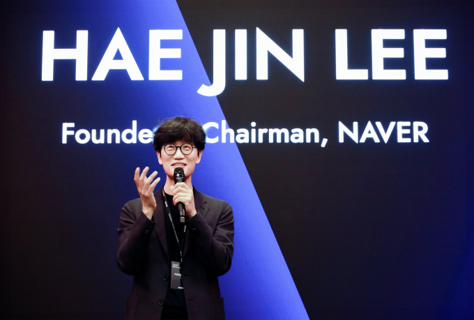 이해진 네이버 이사회 의장이 5일(현지시간) 미국 실리콘벨리 포시즌 호텔에서 열린 네이버 벤처스 네트워킹 행사에서 발표하고 있다. /사진=뉴스1