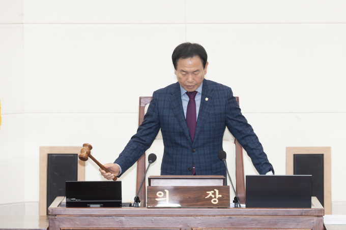 박교상 구미시의회 의장이 25일 제282회 제2차 정례회 제1차 본회의를 진행하고 있다./사진제공=구미시의회
