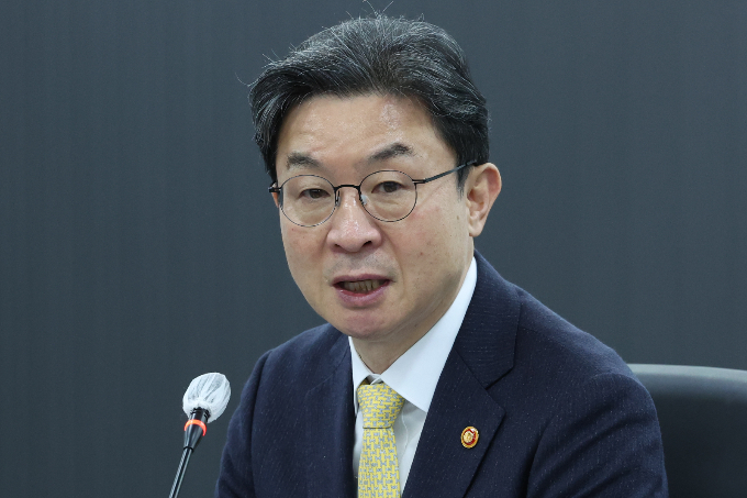 이억원 금융위원장이 150조원 국민성장펀드에 이어 5조원 규모의 스케일업펀드와 2조원 수준의 세컨더리펀드를 추가 조성하겠다고 26일 밝혔다. 사진은 지난 20일 오전 서울 중구 여신금융협회에서 발언하는 이 원장. /사진=뉴시스