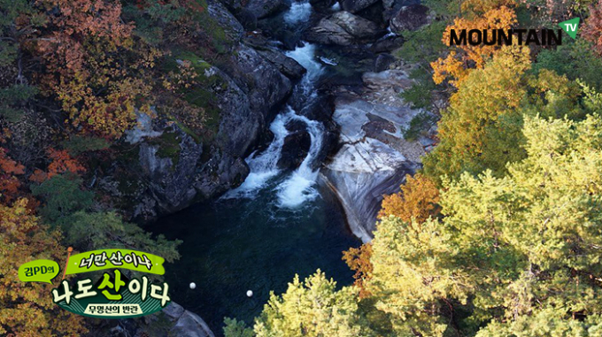 깊어 가는 계절 속 우리 산의 역사와 이야기를 조명하는 마운틴TV '김PD의 너만 산이냐 나도 산이다'에서는 산이 지닌 진정한 자연의 아름다움을 담는다. 사진은 제왕산에서 바라본 조망. /사진=마운틴TV제공