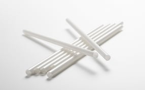  CJ제일제당이 바이오 소재 PHA를 적용한 &#039;빨아쓰는 생분해 위생행주&#039;와 &#039;생분해성 빨대&#039; 등을 출시한다. /사진=CJ제일제당