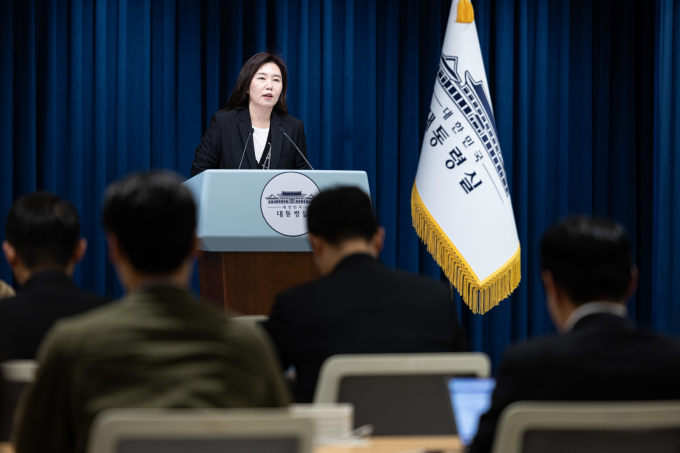 이재명 대통령이 법정질서를 해치는 행위와 관련해 "법과 원칙에 따라 신속하고 엄정한 감찰과 수사를 진행하라"고 지시했다. 사진은 26일 강유정 대통령실 대변인이 서울 용산구 대통령실 청사에서 사법 현안 관련 브리핑을 하는 모습. /사진=뉴스1