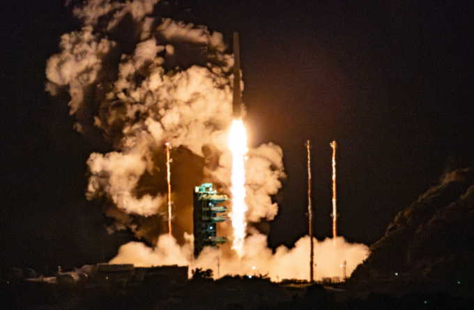 외신들이 민간 주도 최초로 제작된 한국형발사체 누리호(KSLV-II) 4차 발사 성공에 대해 한국 우주 산업 전환점이라고 보도했다. 사진은 한국형 발사체 누리호가 27일 새벽 전남 고흥군 나로우주센터에서 발사된 모습. /사진=뉴시스