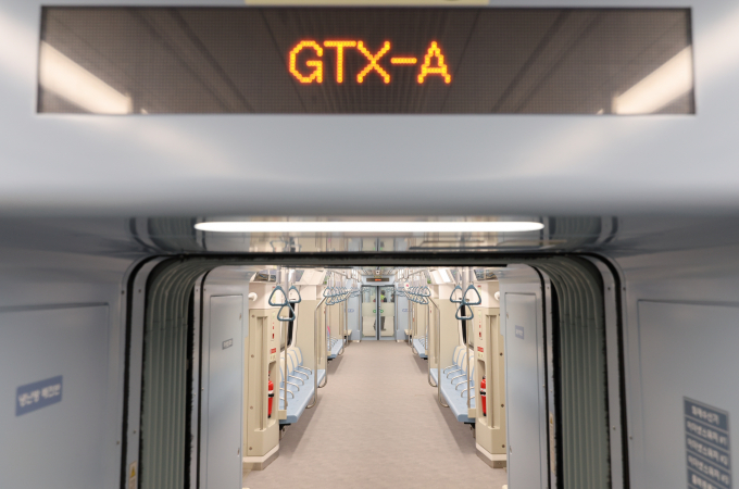 GTX-C 노선이 공사비 협상에 어려움을 겪으면서 착공 일정을 확정하지 못하고 있다. 사진은 경기 파주시 운정중앙역에서 열린 GTX-A 운정중앙-서울역 구간 개통식 모습. /사진=뉴시스