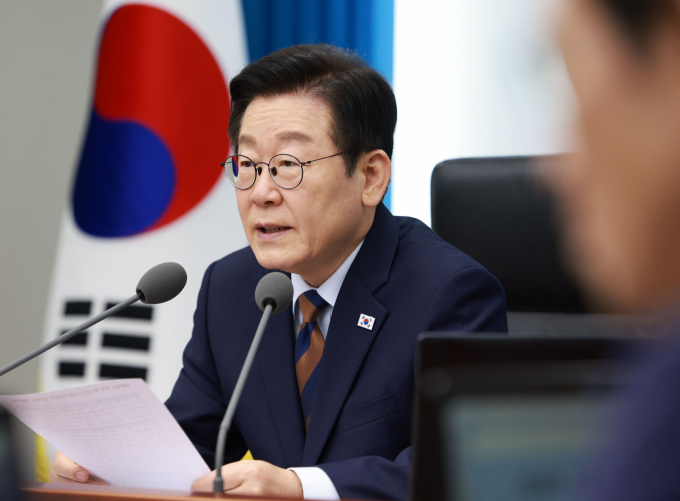이재명 대통령이 27일 수석·보좌관 회의에서 "국력을 키우는 게 정말 중요하겠단 생각이 다시 들었다"고 전했다. 사진은 27일 이 대통령이 서울 용산구 대통령실 청사에서 열린 제16차 수석·보좌관회의에서 발언하는 모습. /사진=뉴시스