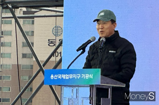 오세훈 서울시장이 27일 오후 서울 용산구 용산정비창 부지에서 열린 용산국제업무지구 기공식에서 인사말을 하고 있다. /사진=장동규 기자