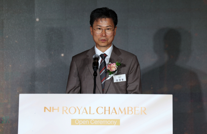 강태영 NH농협은행장이 16일 서울 서대문구 NH농협은행 본점에서 열린 최상위 고객 전용 프리미엄 자산관리 공간 'NH로얄챔버' 오픈 기념식에서 인사말을 하고 있다. /사진=김선웅