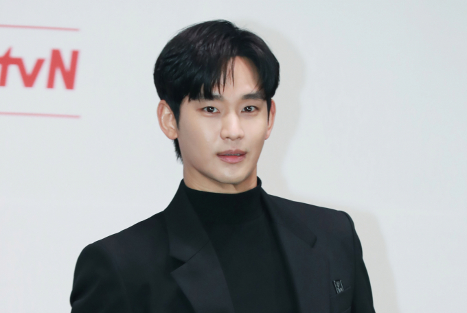 배우 김수현 법률대리인 고상록 변호사가 고 김새론에 대해 '조울증 남미새'라는 표현을 사용했던 이유를 직접 설명했다.사진은 지난해 3월 서울 라마다신도림 호텔에서 진행된 tvN 토일드라마 '눈물의 여왕' 제작발표회에 참석한 배우 김수현. /사진=스타뉴