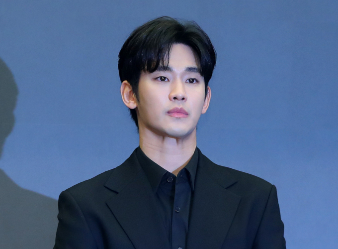 배우 김수현 소속사 골드메달리스트 대표가 퇴사한 것으로 확인됐다. 사진은 지난 3월 서울 마포구 스탠포드호텔에서 열린 기자회견에 참석한 배우 김수현. /사진=뉴시스