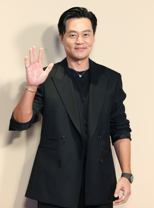 배우 이서진이 27일 서울 종로구 푸투라 서울에서 열린 한 주얼리 브랜드 포토콜에 참석해 포즈를 취하고 있다. 사진은 기사 내용과 직접적인 관계가 없음./사진=뉴스1