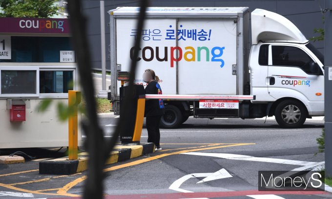 서울경찰청 사이버수사대는 지난 25일 쿠팡 측으로부터 정보통신망법 위반 등의 혐의로 고소장을 접수하고 수사에 착수했다. 쿠팡 측은 고소장에 피고소인을 특정하지 않았으나 업계에서는 지난달 쿠팡을 퇴사한 중국 국적의 직원을 유력한 용의자로 보고 있다. 사진은 쿠팡 고양물류센터. /사진=장동규 기자