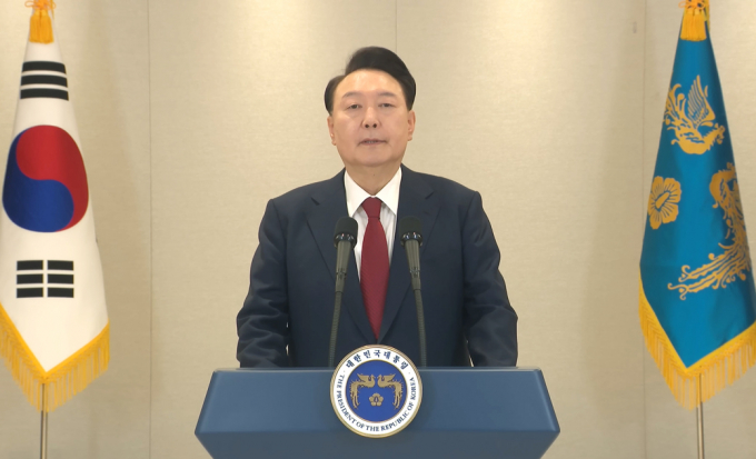  윤석열 전 대통령이 지난해 12월3일 비상계엄을 선포했다. 사진은 윤 전 대통령이 재직 시절 담화문을 발표하는 모습. /사진=유튜브 채널 '윤석열' 캡처