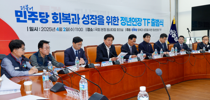 정년연장 정책 논의 과정에서 청년층의 우려와 요구를 직접 반영하기 위한 '정년연장특별위원회 청년 TF'(이하 청년 TF)가 오는 3일 오전 국회에서 출범식을 열고 본격적인 활동에 들어간다. 사진은 지난 4월2일 서울 여의도 국회에서 열린 더불어민주당 회복과 성장을 위한 정년연장 TF 출범식에서 소병훈 위원장이 인사말을 하고 있는 모습. /사진=스1