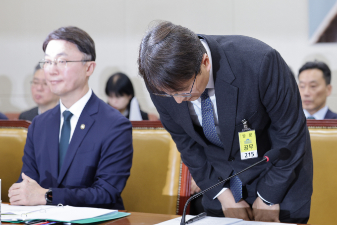 박대준 쿠팡 대표이사가 2일 서울 여의도 국회 과학기술정보방송통신위원회에서 열린 쿠팡 침해사고 관련 현안 질의에서 고개 숙여 인사하고 있다. /사진=뉴스1 신웅수 기자