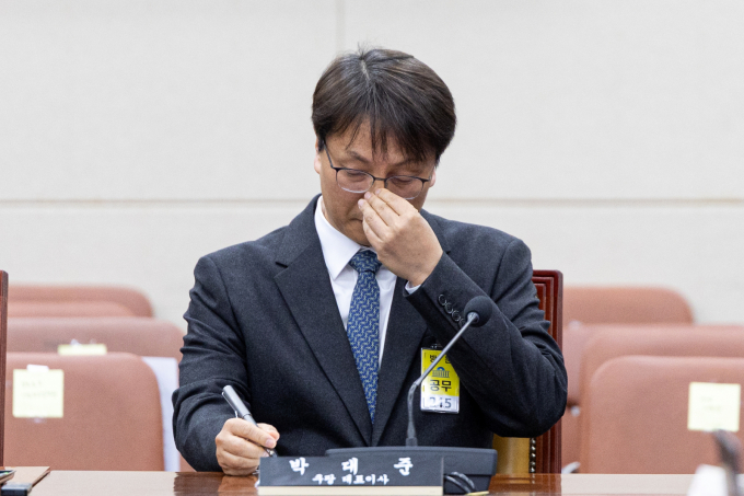 국회 과학기술정보방송통신위원회(과방위) 긴급 현안질의에서 이상휘 국민의힘 의원은 쿠팡이 지난달 29일 게시한 사과문을 하루 만인 30일 삭제한 행태를 강력하게 비판했다.박대준 쿠팡 대표이사가 2일 서울 여의도 국회에서 열린 제429회국회(정기회) 과학기술정보방송통신위원회 제18차 전체회의에 출석해 답변하고 있다. /사진=뉴스1 이승배 기자