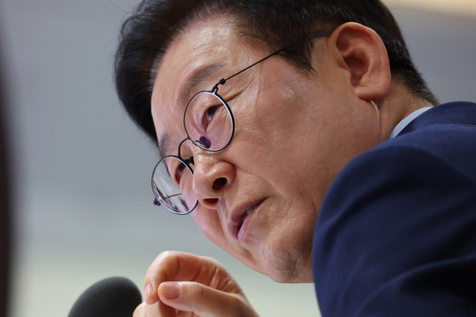 이재명 대통령이 헌법존중 정부혁신TF활동과 관련해 "자발적으로 신고하면 징계를 감면하는 방침으로 정해달라"고 말했다. 사진은 2일 이 대통령이 서울 용산구 대통령실 청사에서 열린 제52회 국무회의에서 발언하는 모습. /사진=뉴시스(대통령실통신사진기자단)