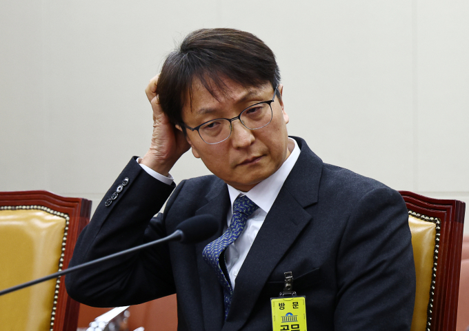 박대준 쿠팡 대표이사가 2일 오전 서울 여의도 국회 과학기술정보방송통신위원회 전체회의에서 머리를 만지고 있다. / 사진=뉴시스 김명년 기자 