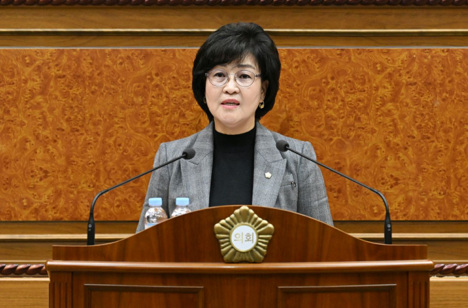 의정부시의회 정미영 의원이 1일 본회의장에서 국외연수 관련 5분자유발언을 하고 있다. /사진제공=의정부시의회