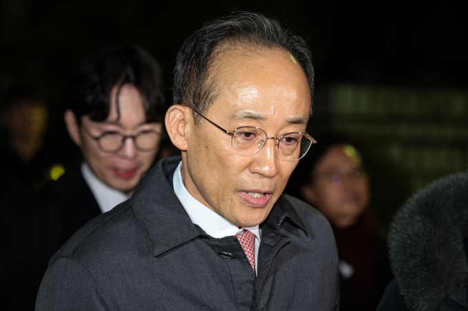 지난해 12·3 비상계엄 당시 국회의 계엄 해제안 표결을 방해한 혐의를 받는 추경호 국민의힘 의원에 대한 구속 영장이 기각됐다. 사진은 지난 2일 밤 서울 서초구 서울중앙지방법원에서 열린 영장실질심사(구속 전 피의자 심문)를 받은 추 의원이 대기장소인 서울구치소로 향하는 모습. /사진=뉴스1(공동취재)