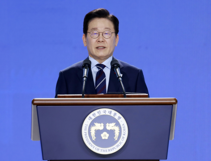이재명 대통령이 12·3 비상계엄 1년을 맞아 3일 서울 용산구 대통령실 청사에서 특별성명을 발표하고 저녁엔 국회 앞 행사에 참여해 시민들을 만난다. 사진은 지난 2일 이 대통령이 경기 고양시 킨텍스에서 열린 제22기 민주평화통일자문회의 출범회의에서 연설하는 모습. /사진=뉴시스