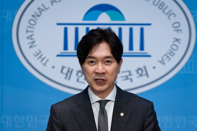 국민의힘이 추경호 의원에 대한 법원의 구속영장이 기각된 것에 관해 "지극히 당연한 결정"이라고 전했다. 사진은 지난 9월17일 박성훈 국민의힘 수석대변인이 서울 여의도 국회 소통관에서 논평을 하는 모습. /사진=뉴스1