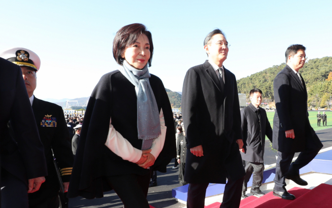 삼성물산 주가가 상승세다. 사진은 이재용 삼성전자 회장과 홍라희 삼성미술관 명예관장이 지난달 28일 경남 창원시 진해구 해군사관학교 연병장에서 열린 제139기 해군 해병대 사관후보생 수료 및 임관식에 참석하는 모습. /사진=뉴시스