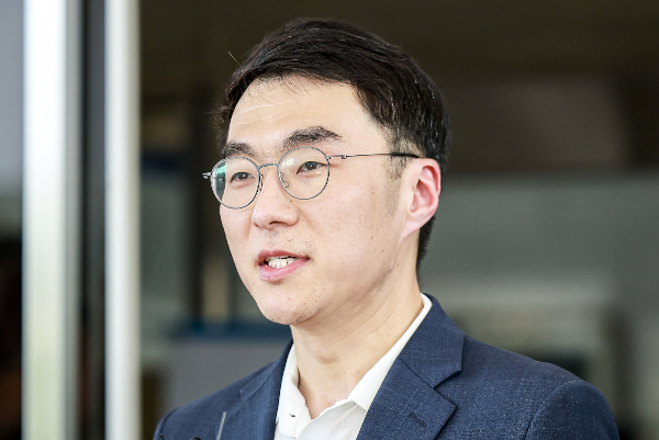 대통령실이 '인사 청탁' 논란이 불거진 김남국 국민디지털소통비서관에 대해 엄중 경고 조치했다고 밝혔다. 사진은 김남국 대통령실 국민디지털소통비서관의 모습. /사진=뉴시스