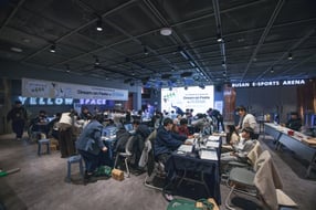 스마일게이트 희망스튜디오가 지난달 29일 부산 이스포츠경기장 옐로 스페이스에서 열린&#039;드림 온 페스타 인 부산&#039;(Dream on Festa in BUSAN) 페스티벌을 성황리에 열었다. /사진=스마일게이트