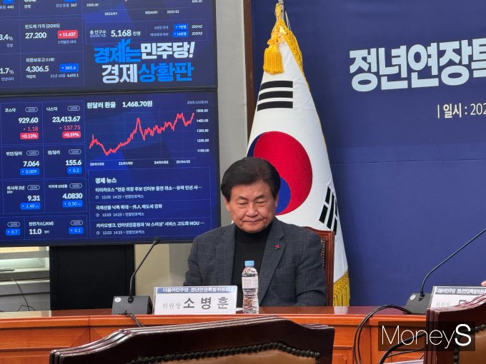 소병훈 더불어민주당 정년연장특별위원장이 3일 서울 여의도 국회에서 열린 더불어민주당 정년연장특별위원회 청년TF 출범식 및 제1차 회의에서 인사말하고 있다. /사진=정연 기자