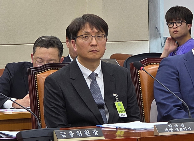 쿠팡의 개인정보 유출 사고를 둘러싼 부실 대응 논란이 국회에서 집중적으로 도마 위에 올랐다. 사진은 3일 정무위 현안 질의에 나선 박대준 쿠팡 대표이사의 모습. /사진=김성아 기자