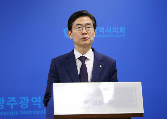 조경태 국민의힘 의원이 12·3 비상계엄 1주년을 맞아 "윤석열 전 대통령을 최고형으로 다스려야 한다"고 주장했다. 3일 조 의원이 12·3 비상계엄 1년을 맞아 광주시의회 브리핑룸에서 기자회견을 하는 모습. /사진=뉴스1