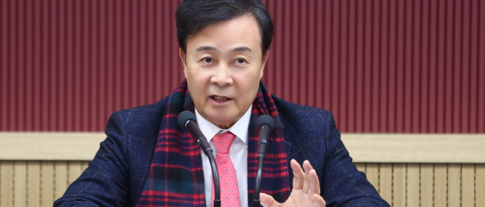 김성제 의왕시장이 지난 2일 열린 '주민 간담회'에서 주민 요구사항이 반영될 수 있도록 최선을 다하겠다고 밝히고 있다. /사진제공=의왕시