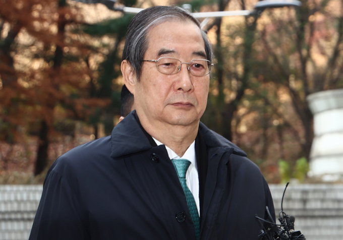제21대 대통령 선거 관련 공직선거법 공소시효가 만료되는 지난 3일, 검찰이 한덕수 전 국무총리의 공직선거법 위반 사건을 재판에 넘겼다.사진은 지난달 26일 서울 서초구 서울중앙지방법원에서 열린 내란 우두머리 방조, 내란 중요임무 종사 등 혐의 사건 1심 결심 공판에 출석한  윤석열 전 대통령의 12·3 비상계엄을 적극적으로 말리지 않은 혐의로 재판에 넘겨진 한덕수 전 국무총리. /사진=뉴스1