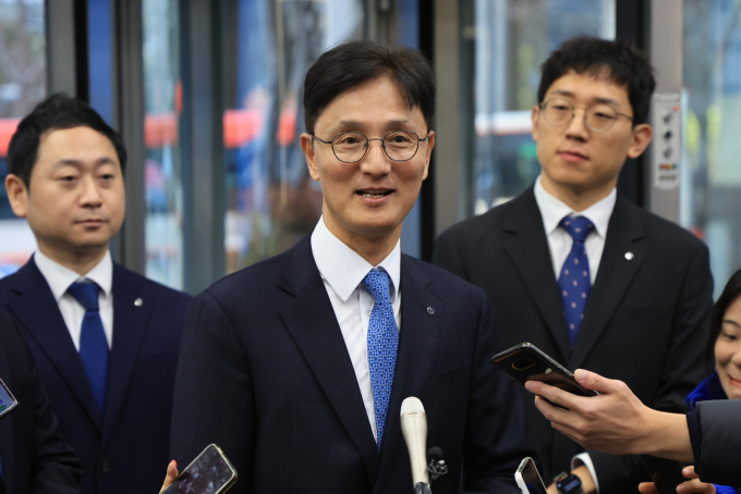 신한금융지주 차기 회장 후보인 이선훈 신한투자증권 대표가 4일 오전 서울 중구 신한금융지주 본사에서 열린 개별 최종 면접에 참석하며 발언하고 있다./사진=뉴스1