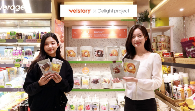 삼성웰스토리가 올리브영의 건강 간식 브랜드인 '딜라이트 프로젝트' 대표 상품을 구내식당 간편식 코너에서 제공해 인기를 끌고 있다. 최근 직장인 사이에서는 메인 요리와 반찬을 갖춘 전통적인 식사보다 빠르고 간편하게 취식 후 남은 시간을 휴식에 쓰는 트렌드가 확산하는 추세다.  /사진=삼성웰스토리