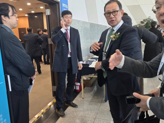 4일 경기도 일산 킨텍스 제2전시관에서 열린 '세계 수소 엑스포 2025'에 참석한 허성 코오롱인더스트리 대표이사. /사진=김대영 기자