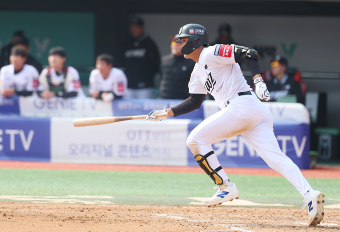 NC다이노스가 KT위즈 내야 유망주 윤준혁을 영입했다. 사진은 KT에서 활약한 윤준혁. /사진=뉴시스