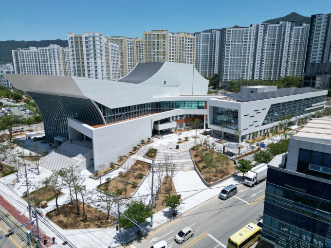 진해아트홀 전경./사진=창원시