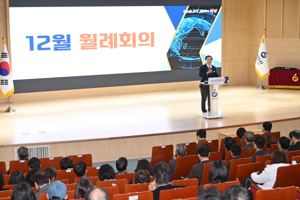이현재 경기 하남시장이 3일 시청 강당에서 12월 월례회의를 진행하고 있다. /사진제공=하남시