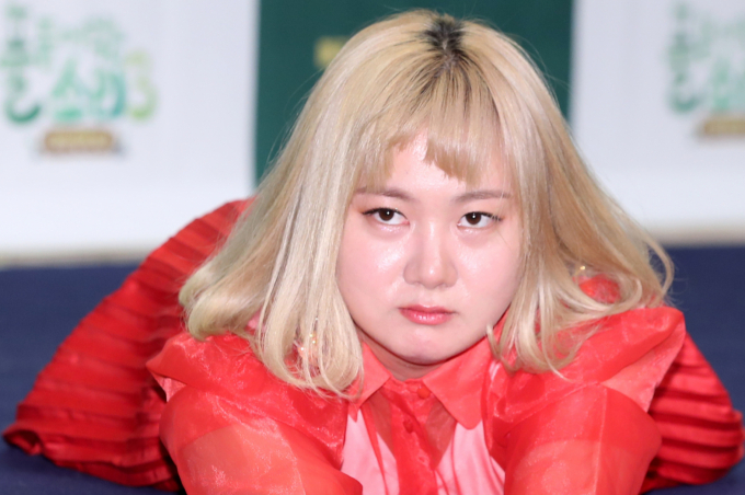 코미디언 박나래가 전 매니저들에게 '갑질' 의혹에 휩싸인 가운데, 당장 출연 방송들에 불똥이 튀고 있다. 사진은 지난 2019년 4월 서울 마포구 상암동 스탠포드호텔 서울에서 열린 tvN 예능프로그램 '풀 뜯어먹는 소리3' 제작발표회에 참석한 코미디언 박나래. /사진=머니투데이