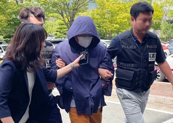 이른바 '태국 파타야 드럼통 살인 사건' 일당 3명에게 중형이 확정됐다. 사진은 태국 파타야에서 공범 2명과 함께 한국인 관광객을 납치 살해한 혐의를 받는 피의자 A씨가 지난해 9월26일 오후 경남 창원 성산구 창원지방법원에서 열린 구속 전 피의자 심문(영장실질심사)에 출석하고 있는 모습. /사진=뉴스1