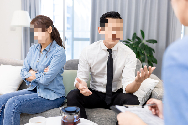 25세 연하 태국인 아내가 외도했으나 정작 자신이 가정 폭력으로 신고당했다는 남성의 사연이 전해졌다. 사진은 기사의 이해를 돕기 위함. /사진=클립아트코리아