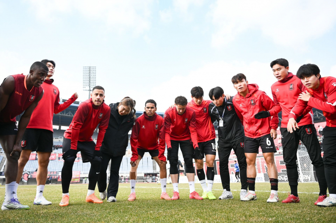 부천FC 1955가 창단 첫 1부 리그 진출을 노린다. 사진은 부천FC 선수단의 모습. /사진=부천FC1955 제공