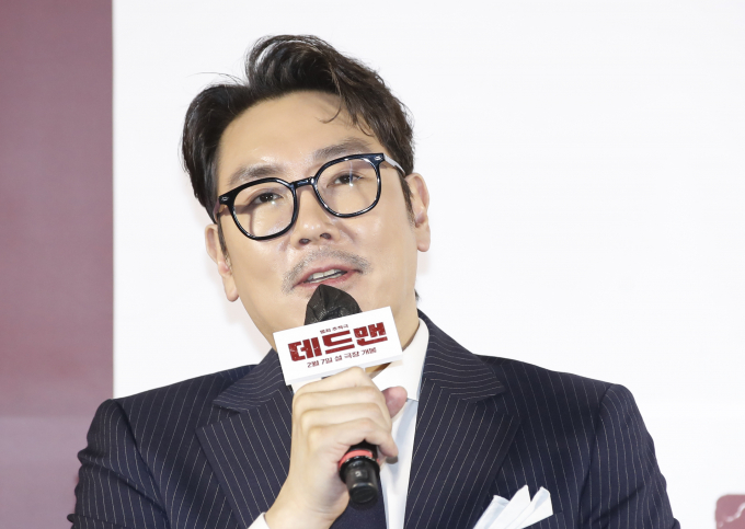 배우 조진웅의 소년범 이력을 보도한 연예매체 소속 기자 2명에 대한 고발장이 지난 7일 국민신문고를 통해 제출됐다. 사진은 조진웅이 지난해 1월19일 서울 성동구 메가박스 성수점에서 열린 영화 '데드맨' 제작보고회에서 인사말하 모습. /사진=뉴스1