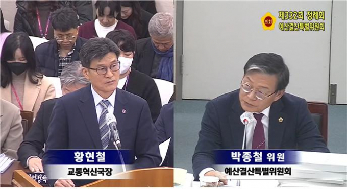 박종철 부산시의원(오른쪽)이 5일 예산결산특별위원회 교통혁신국 예산심의에서 질의를 하고 있다./사진=부산시의회
