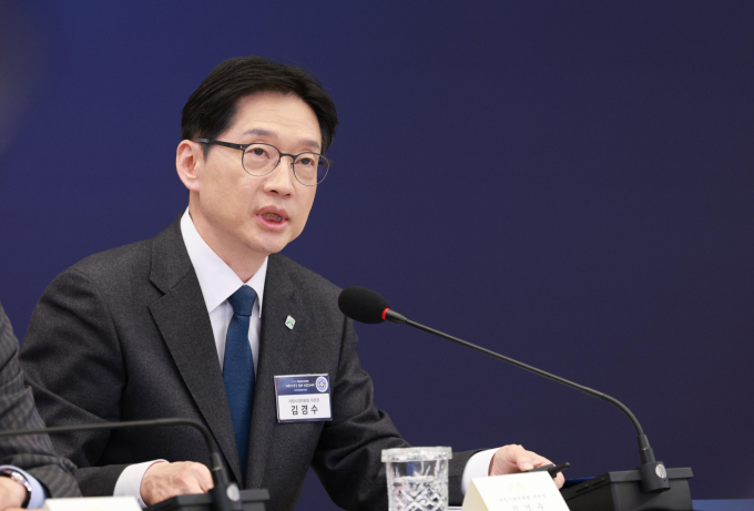 김경수 지방시대위원장이 8일 서울 용산구 대통령실에서 열린 지방시대위원회 보고회에서 "대기업의 1400조원 국내 투자는 5극3특 균형 성장의 마중물이 될 것"이라고 밝혔다. 사진은 8일 김 위원장이 서울 용산 대통령실 청사에서 열린 지방시대위원회 보고회에서 발언하는 모습. /사진=뉴시스