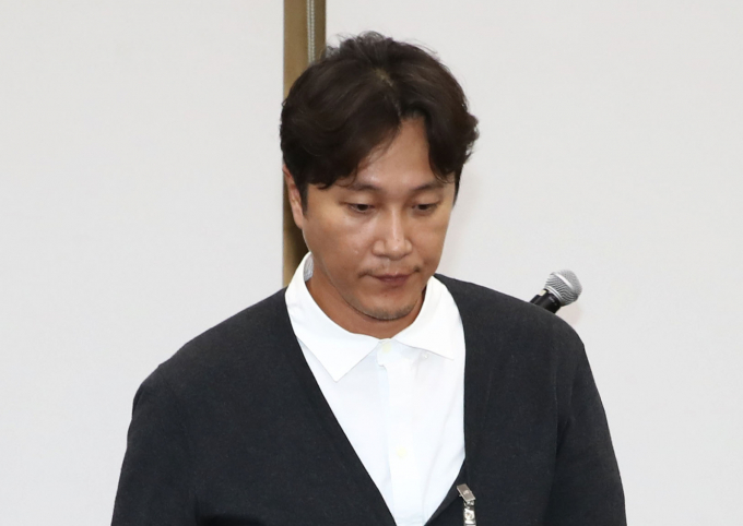  보건당국이 정신건강의학과 전문의 겸 방송인 양재웅(43)이 운영하는 병원에 업무정지 처분을 예고했다.사진은 지난해 10월 서울 여의도 국회에서 열린 보건복지위원회의 복지부 등에 대한 종합 국정감사에 증인으로 출석해 자신의 병원에서 발생한 환자 사망 사고와 관련한 의원 질의에 답한 방송인 겸 정신건강의학과 전문의 양재웅. /사진=뉴스1