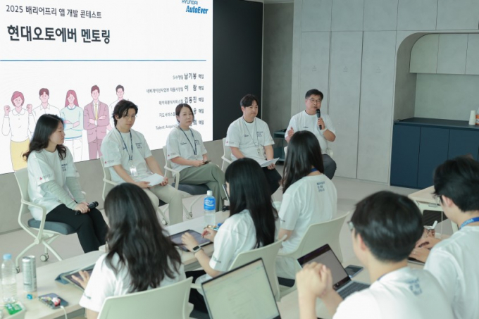 현대오토에버가 '테크 꿈나무'에 SW 역량을 지원하는 사회공헌 활동을 진행했다. /사진=현대오토에버