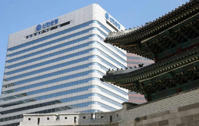 신한금융의 중신용자 대환대출 실행액이 최근 200억원을 돌파했다./사진=신한금융 